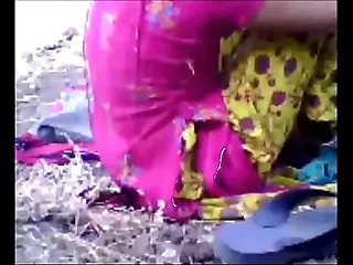 Muslim girl fuck with her beau in to the forest. Delhi Indian sex video